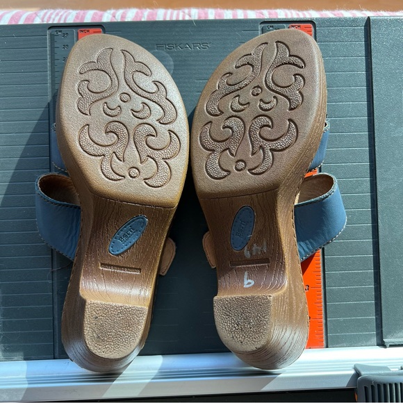 Women’s Size 9 Born sandals - Picture 6 of 9